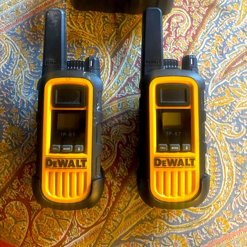 Dewalt Walkie-Talkie